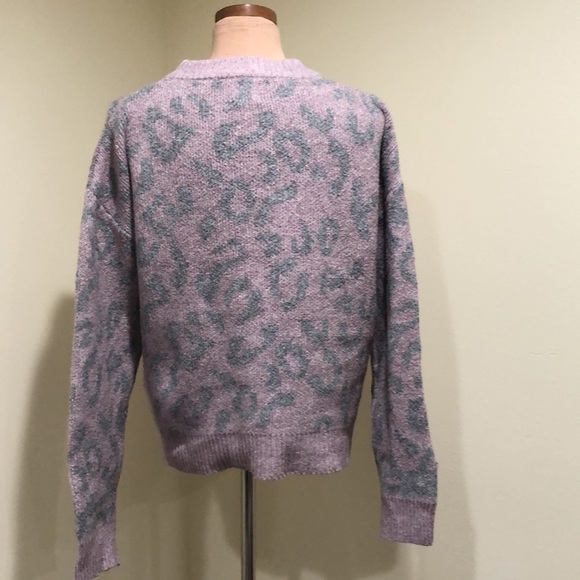 Revolve John + Jenn Sweater Size Medium Pastel Purple Leopard Crewneck Pullover - Picture 5 of 10